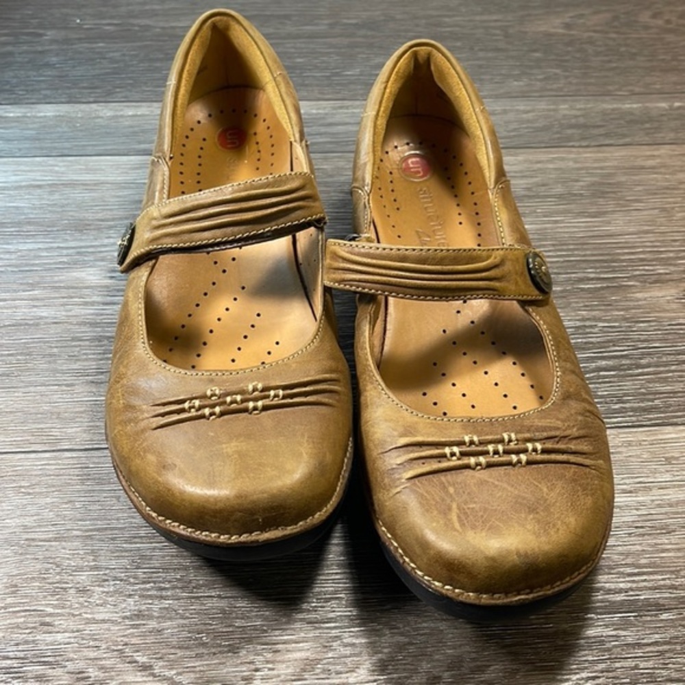 3 for $50 Sale: Clarks tan leather maryjanes flats, size 9.5